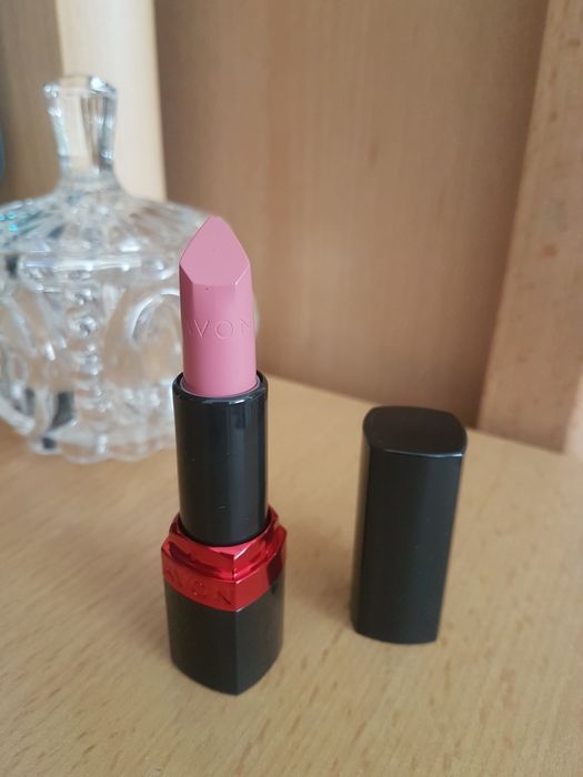 Ultrakremowa szminka Avon Carnation nowa