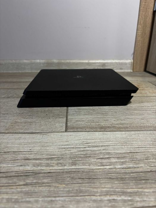Konsola PlayStation 4 Slim (PS4)