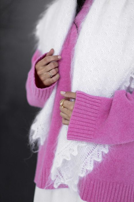 Chusta bogata i elegancka – Handmade z naturalnej wełny koziej