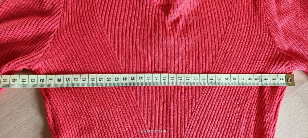 Sweterek koralowy falbanka