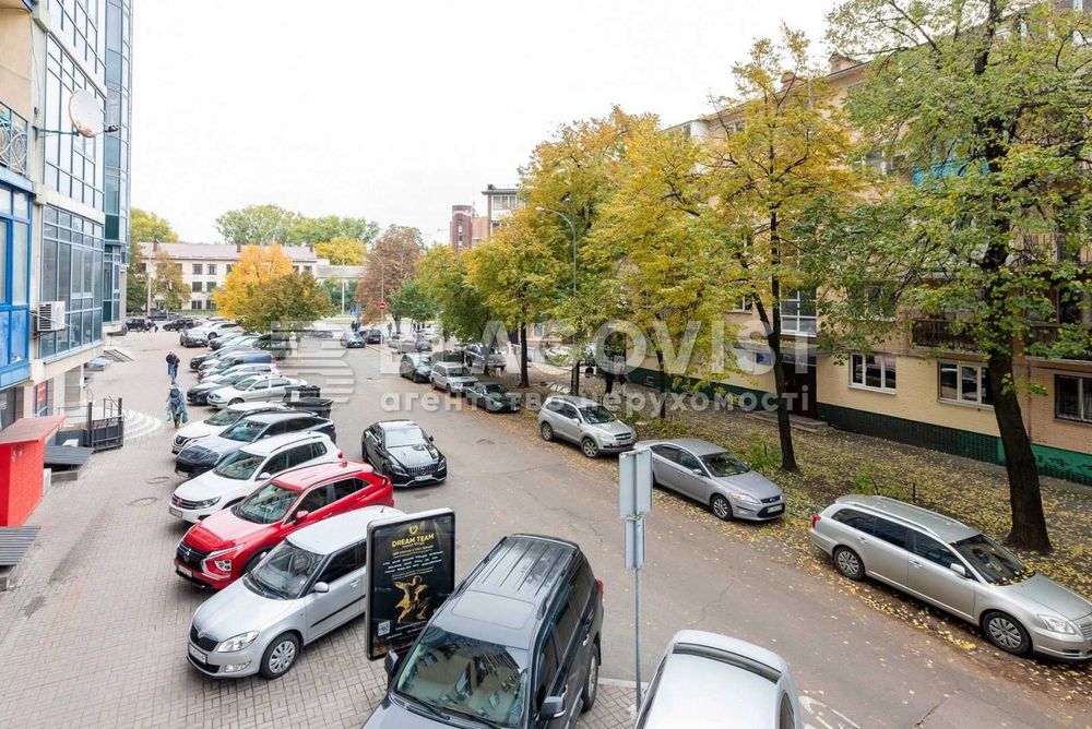 117м2 3 к квартира Князів Острозських Мирного Гусовського Резницька