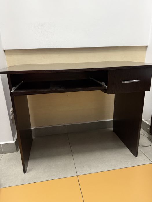 Стіл письмовий