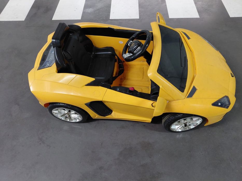 Carro elétrico para criança LAMBORGHINI