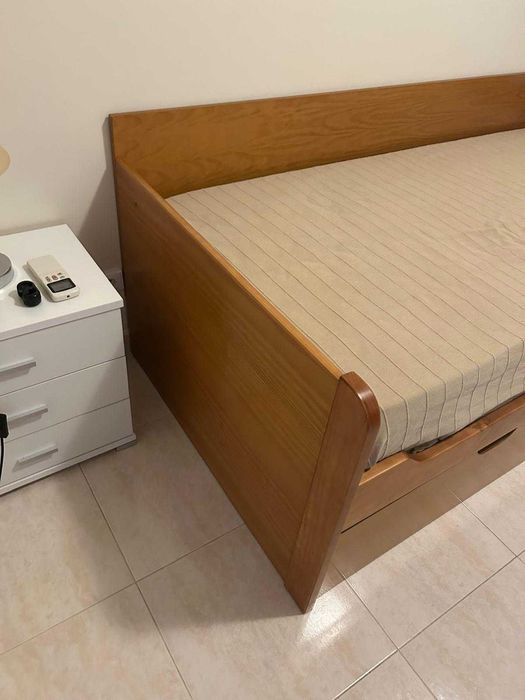 Vende-se cama dupla sem colchões