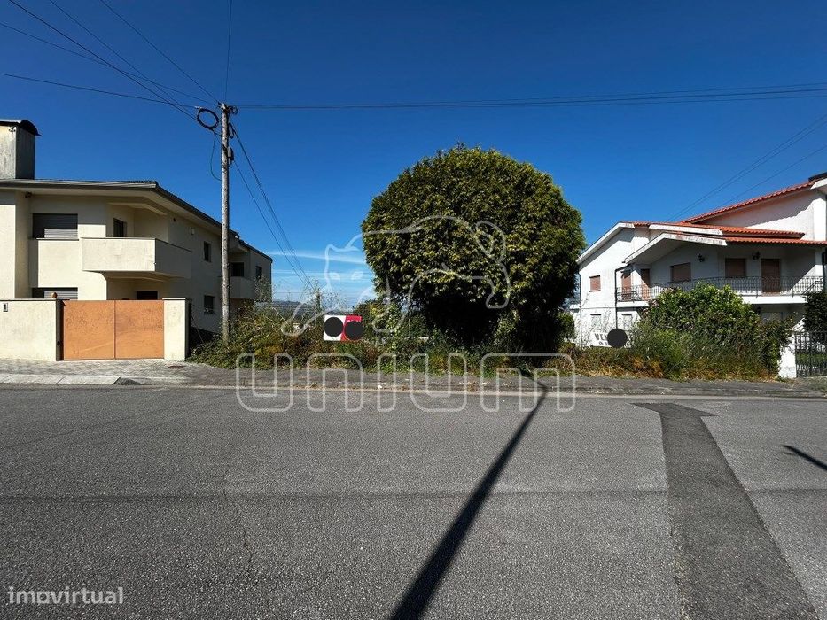 Plot of Land for Construction in Darque | Excellent Location