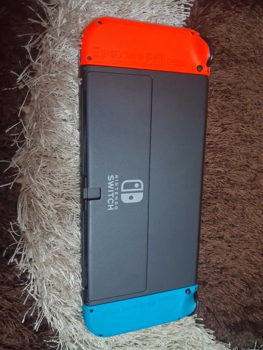 nitendo switch , jogos/com as caixas , com mini caixa para guardar , carregador usb , correias straps etc