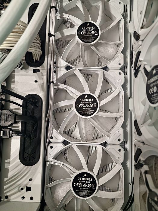 7x Ventoinhas Corsair de excelente qualidade e performance.