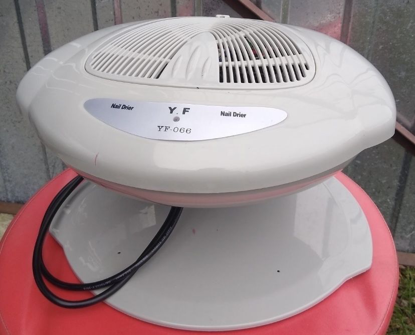 Profesjonalna suszarka do paznokci