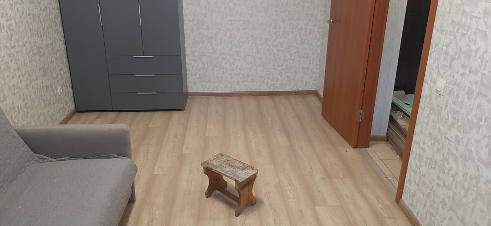 Ламинат 80гр. Обои 120, плинтус