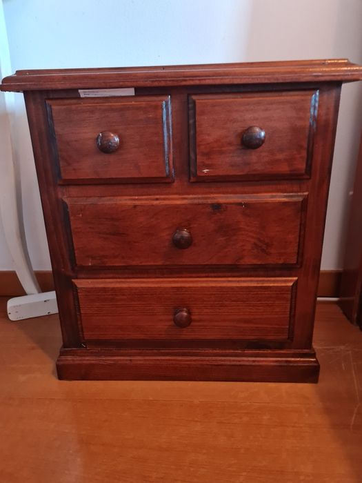 Comoda e 2 mesas cabeceira