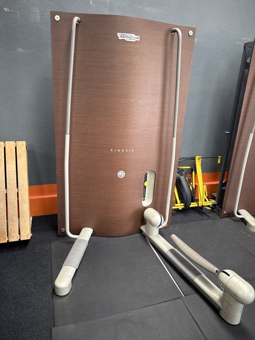 2 Máquinas Technogym Kinesis – Treino Funcional – Ótimo Estado