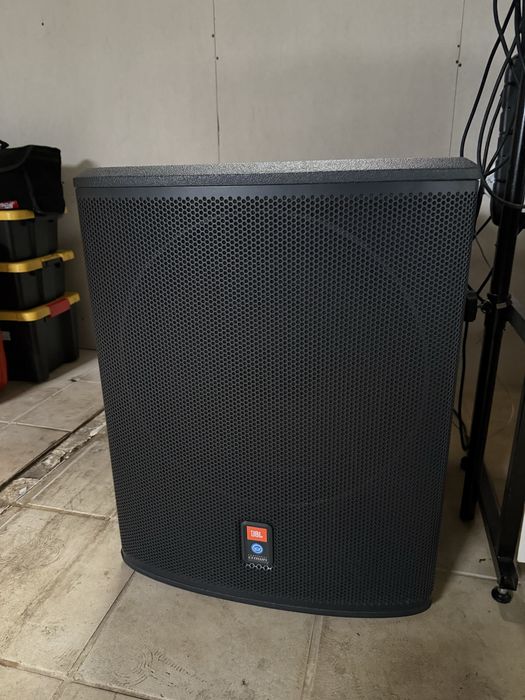 grave sub JBL Prx 518s