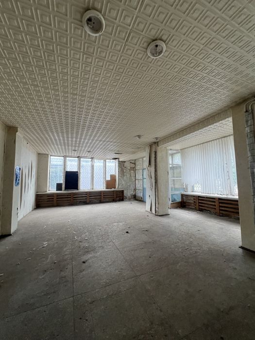 Оренда комерції 402 м² , 1$ м², довгостроково, вул. Пальохи 1