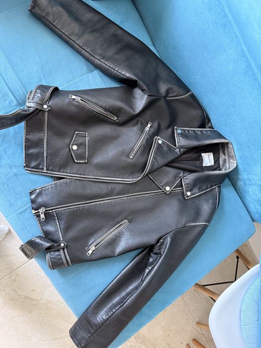 Косуха в стилі Acne Studios від Bershka