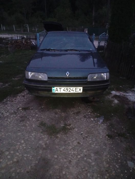 автомобіль Рено 21