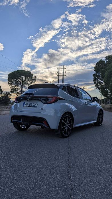 Toyota yaris híbrido 2022