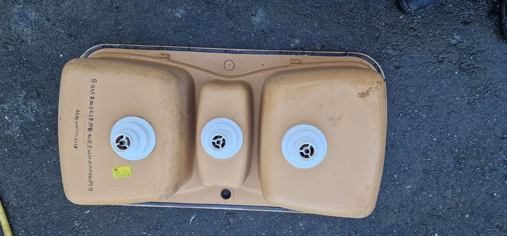 Vendo lavatório de 3 pias em bom estado