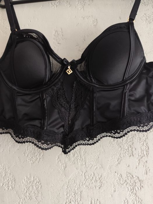 Gorset z koronką na regulowane ramiączka rozm 70B.