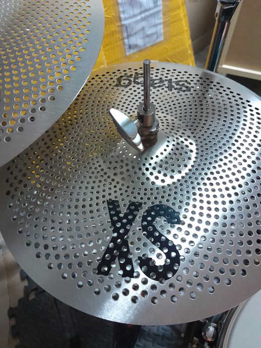 Bateria Fame Maple Standard Jungle com pratos low volume
