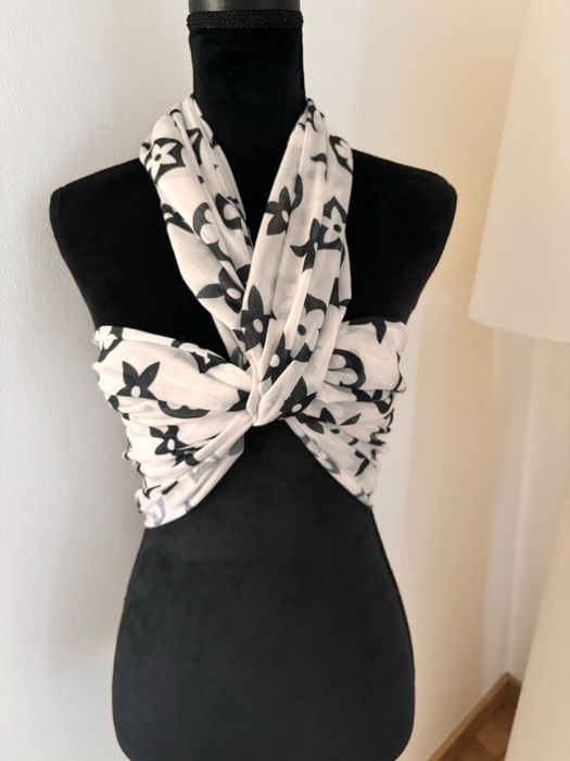 Encharpe nova branca com estampado em preto