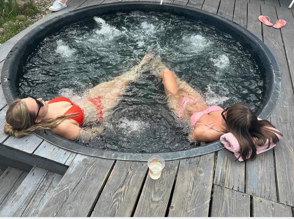 W. Panieńskie domki nad jeziorem jacuzzi sauna 10 osób. Dj muzyka w. kawalerski Wrocław Opole masaże