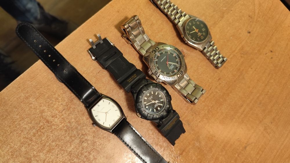 Часы Seiko , OMAX Japan, и QQ продажа одним лотом