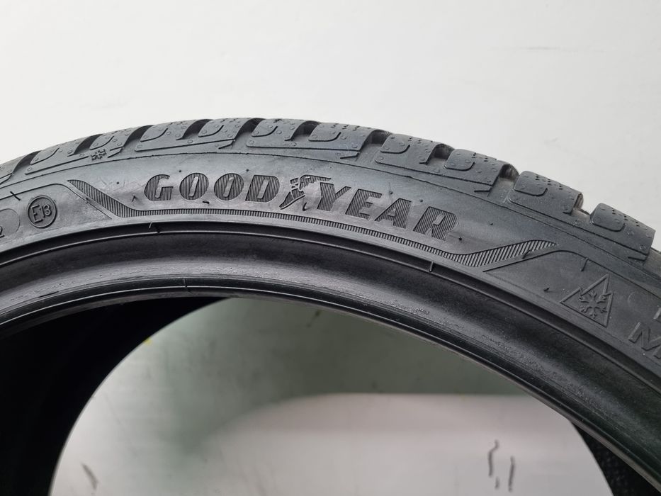 2x 245/35R19 93W Goodyear Ultragrip Performance + 7mm 2022 opony zimowe