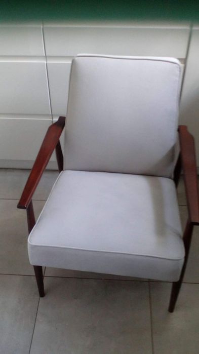 Fotel lisek PRL po renowacji oryginalna etykieta