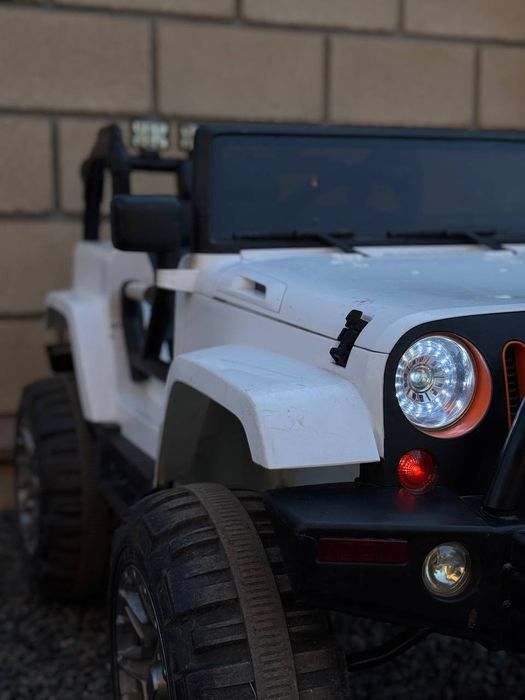 Электромобиль детский