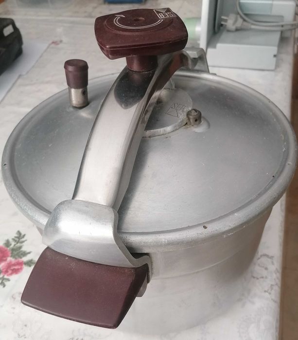 Panela de pressão, grande, funcional, por 15€