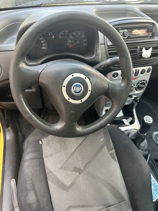 Fiat punto 2005 com 3 portas
