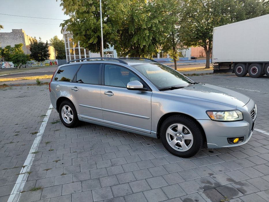 Продаю VOLVO V50.