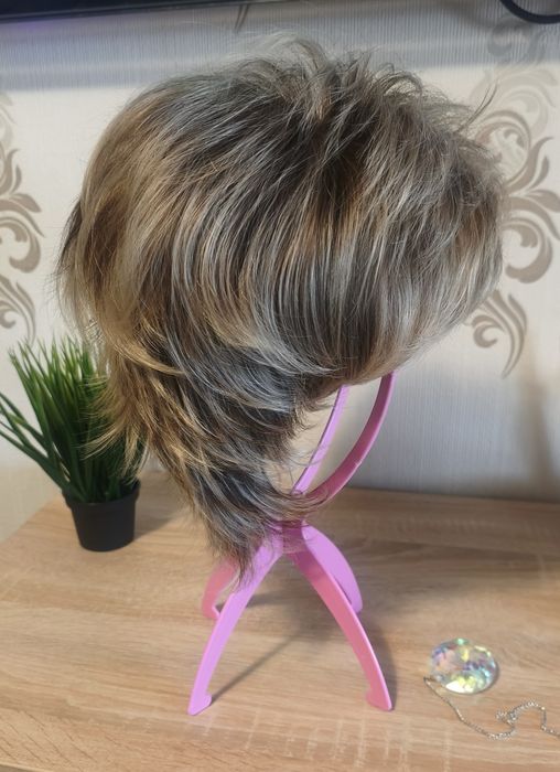 Перука жіноча. Парик