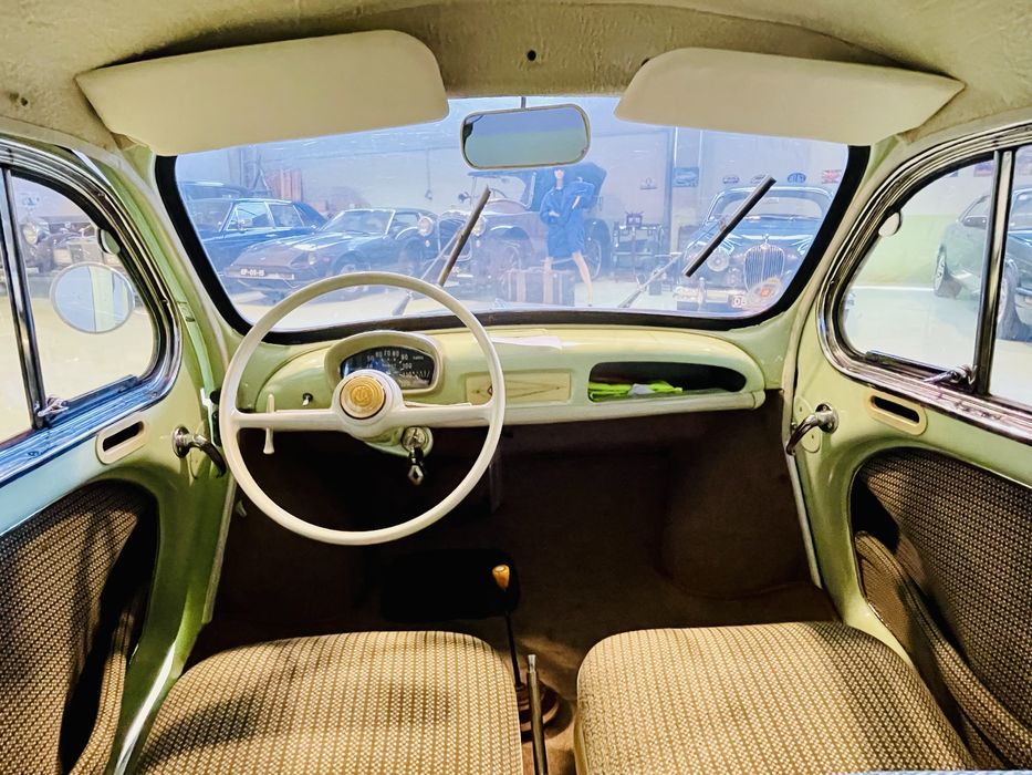 Renault 4 CV “Joaninha”