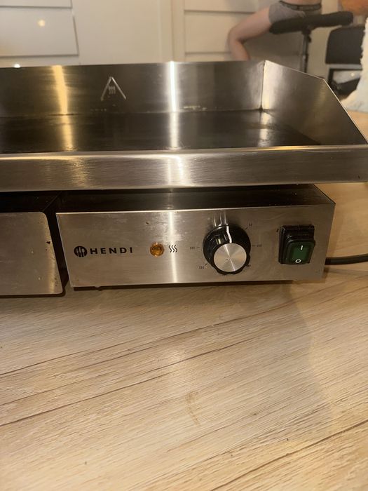 Grill gastronomiczny