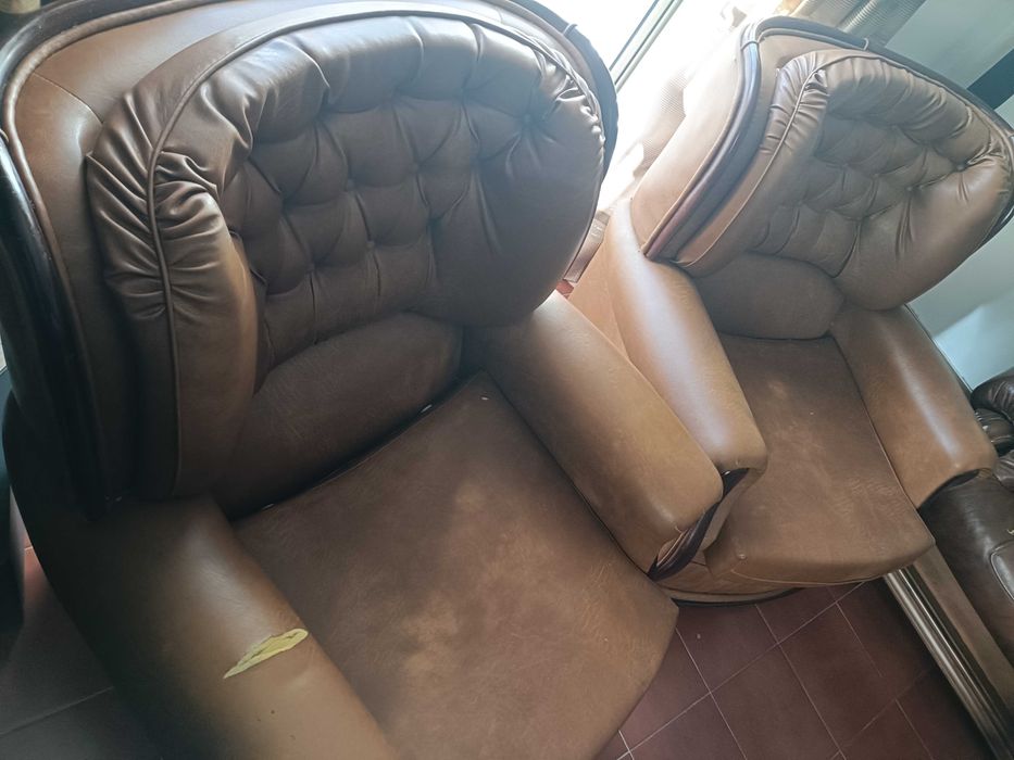 2 Sofás ,Puff, e Mesa Centro