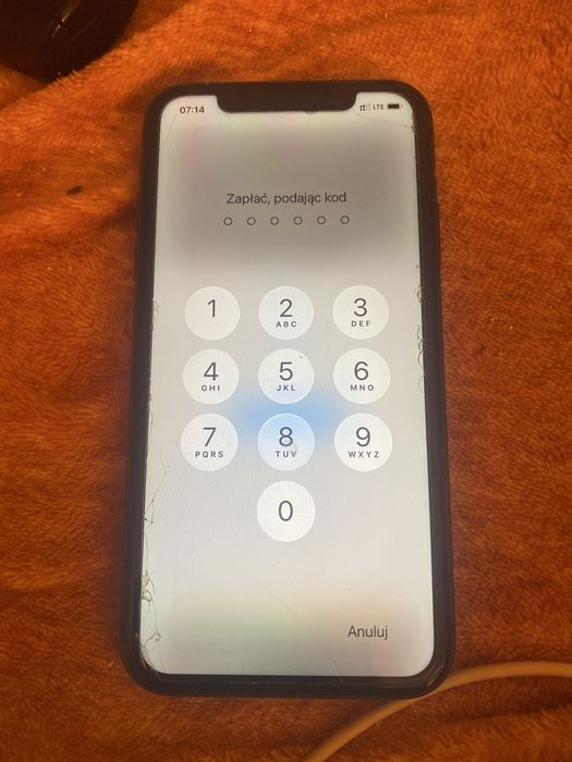 iPhone 11 128GB Czarny - Ekran cały, bateria 72% - z pudełkiem
