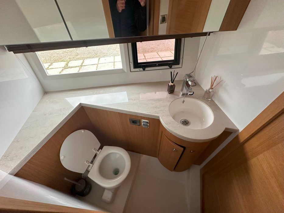 Продам моторну яхту Galeon 380 Fly