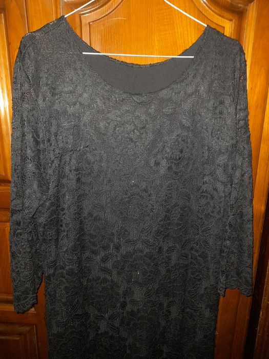 Vestido de Renda Preto de Mulher