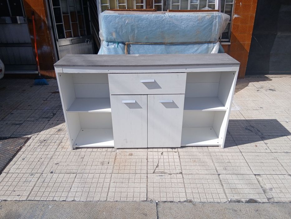 Aparador branco tampo cinza