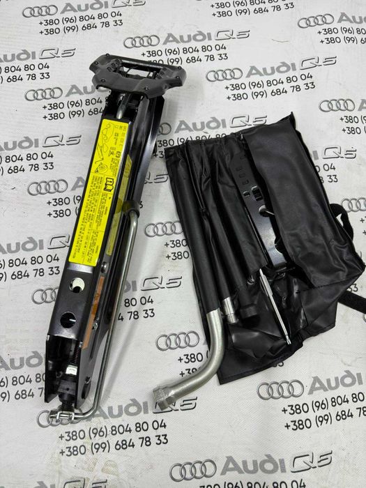 Домкрат  в комплекті Audi Кью кю q5 Q5 2008-2017 8R0011031E