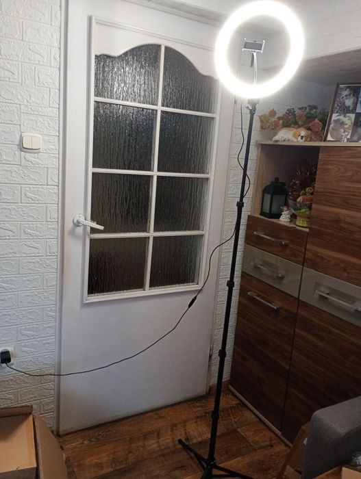 Lampa świetlna LED z regulacją, uchwyt na telefon. Nowa