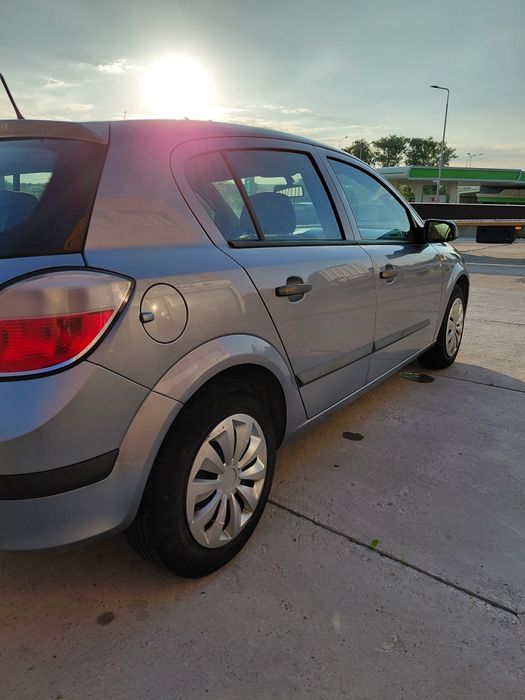 Opel Astra H 2004  1,4 бензин