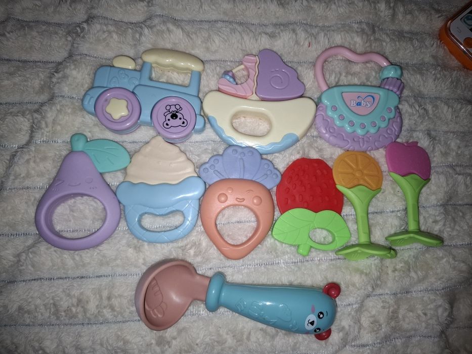 Большой пакет/коробок развивающих игрушек ,погремушек,fisher price