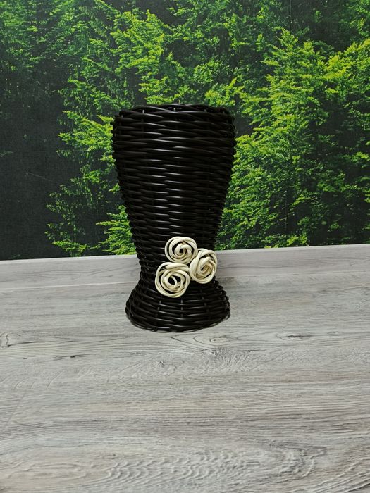 Ваза з ротангу .