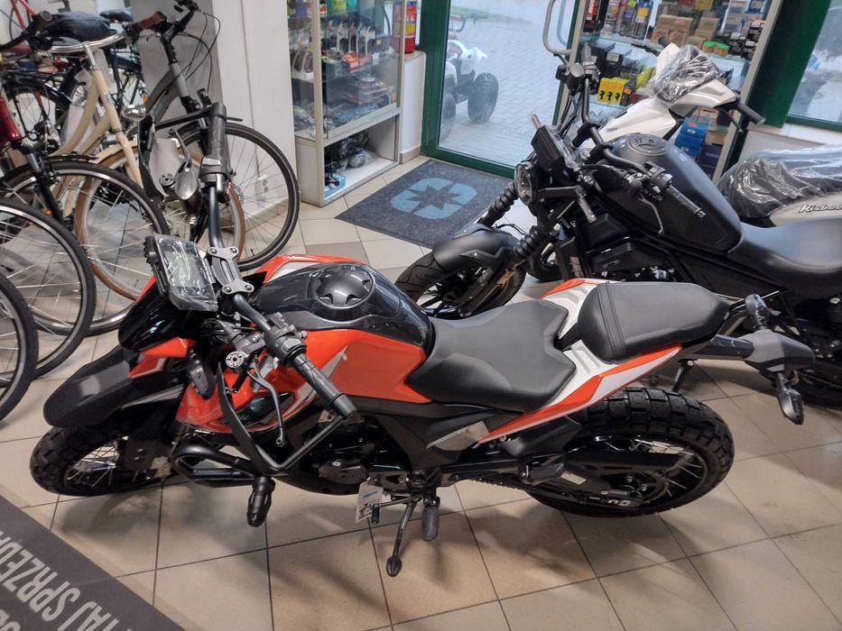 Motocykl Zontes 125 U1 + GRATIS