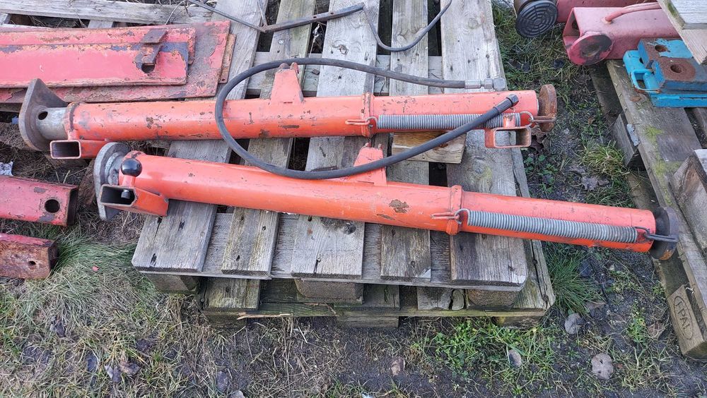Siłowniki hydrauliczne do demontażu zapieczonych kół ciężarowych GRAMML