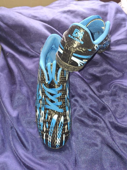 Sprzedam buty piłkarskie