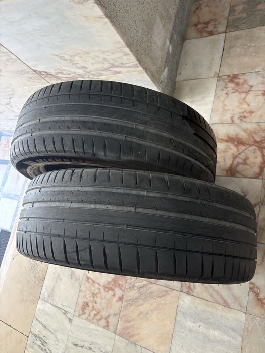 Vendo 2 pneus Michelin Pilot Sport 4, medida 225/55 R19 103Y XL (Extra Load).