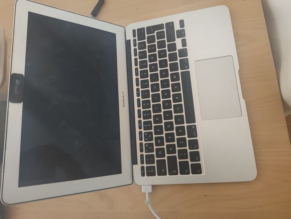 Vendo Mac book polegadas  - usado